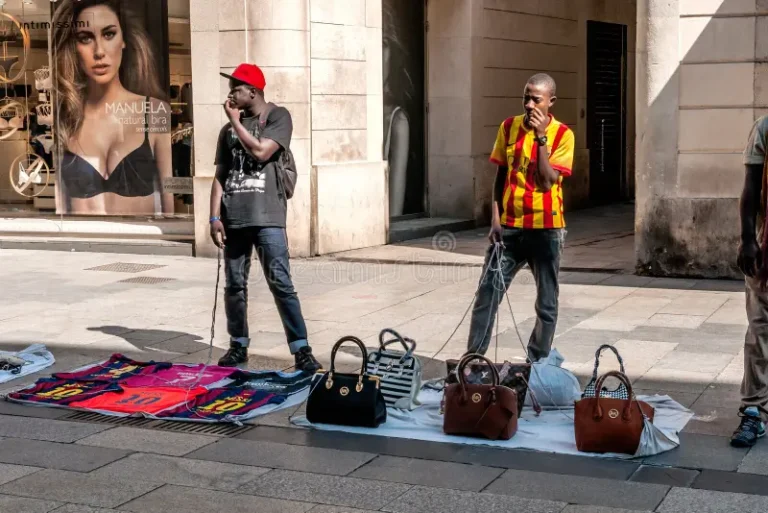 Barcelona registra 12.100 denuncias por venta ambulante irregular